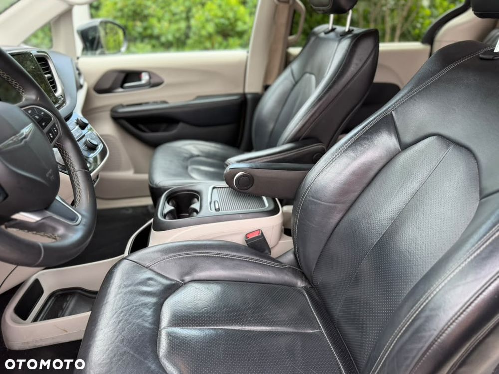 Chrysler Pacifica - 17
