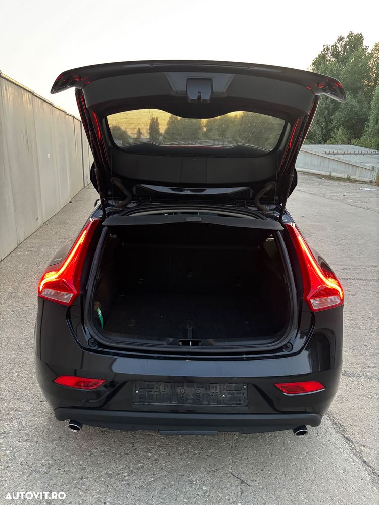 Volvo V40 D4 Momentum - 30