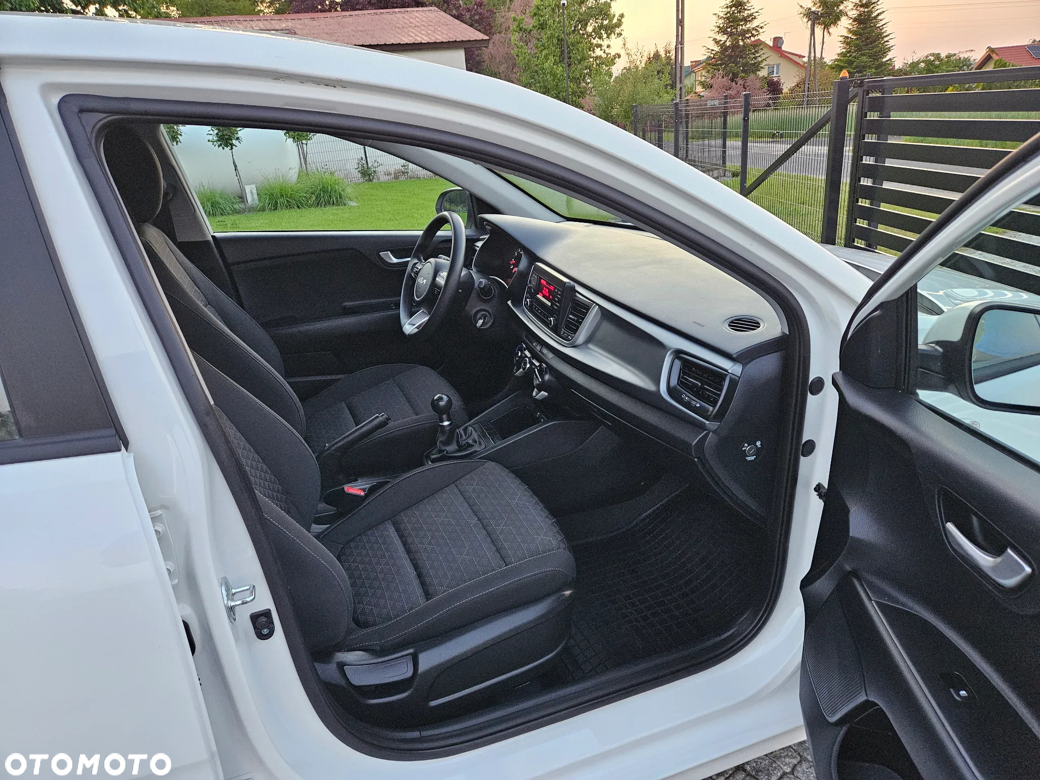 Kia Rio 1.2 M - 12