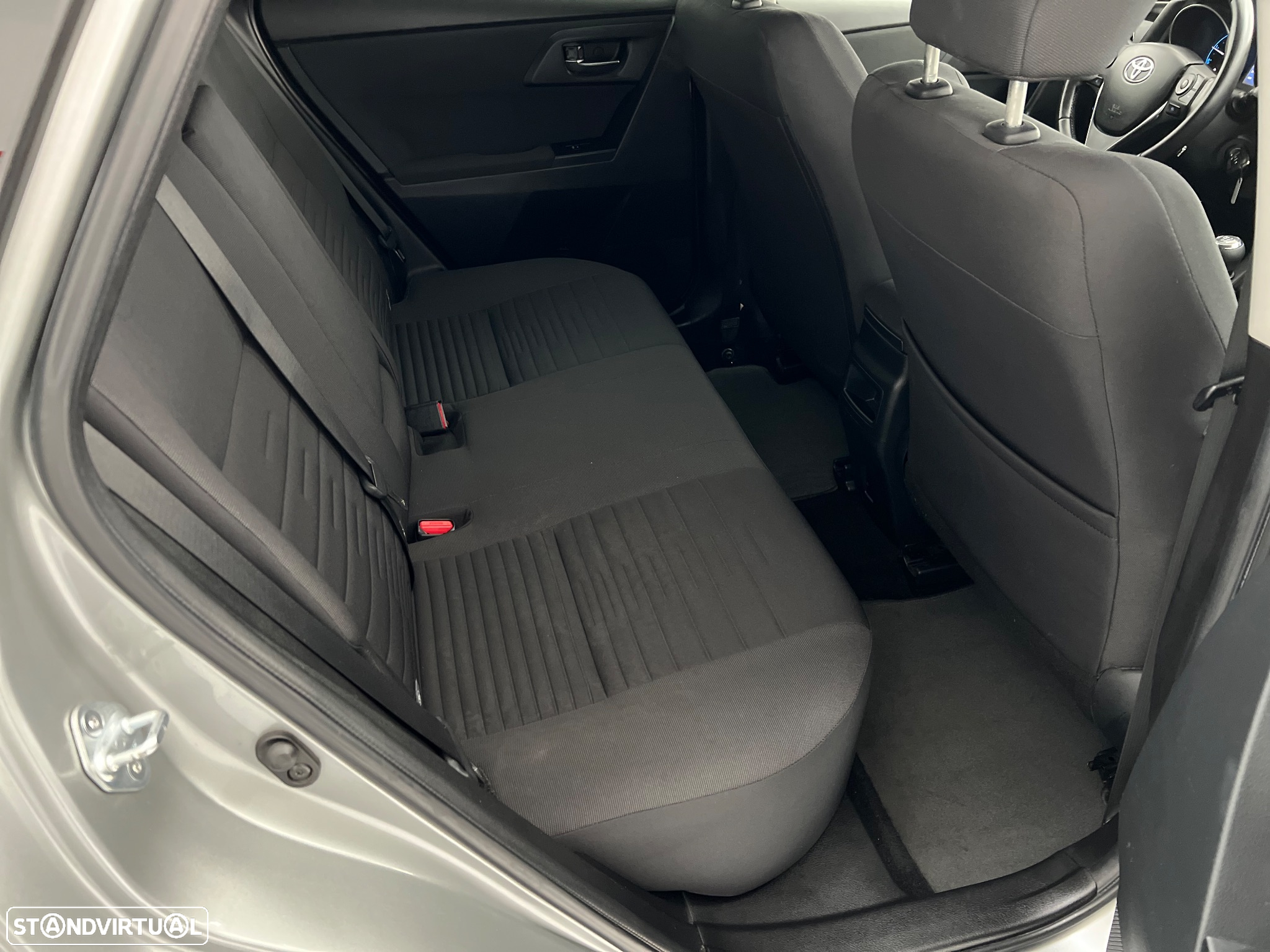 Toyota Auris Touring Sports 1.6 D-4D Comfort +P.Sport+Navi - 28