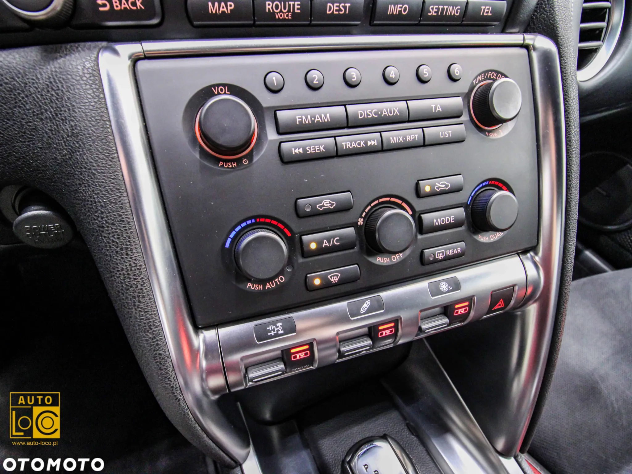 Nissan GT-R Premium Edition - 22