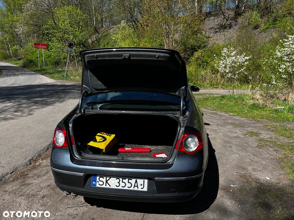 Volkswagen Passat 1.9 TDI DPF BlueMotion - 8