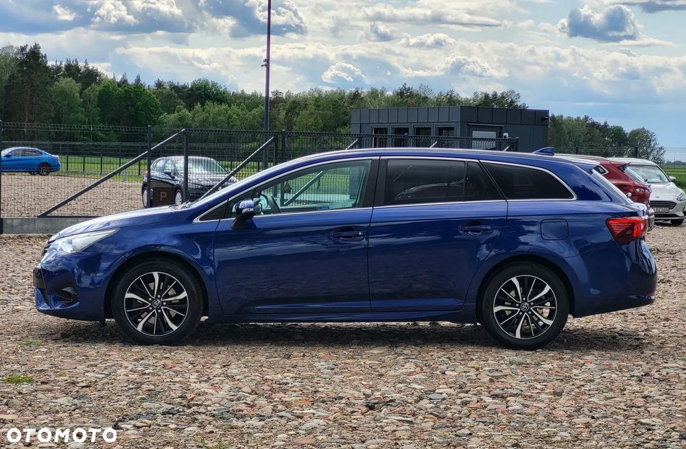 Toyota Avensis 2.0 D-4D Premium - 9