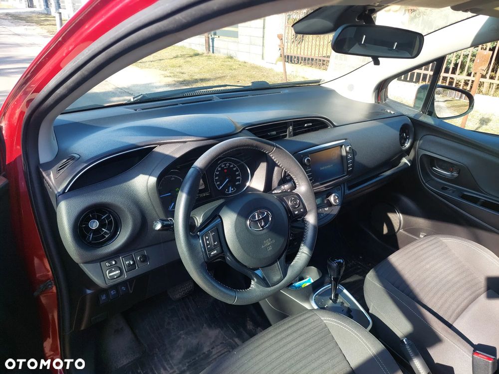 Toyota Yaris Hybrid 100 Premium EU6 - 6
