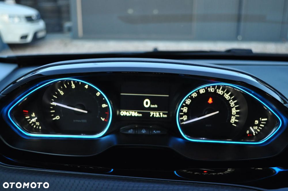 Peugeot 2008 1.2 Pure Tech GPF Allure S&S - 20