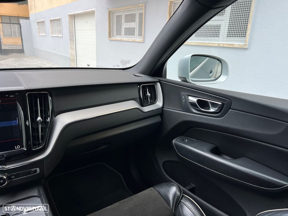 Volvo XC 60 2.0 D4 R-Design AWD Geartronic - 35