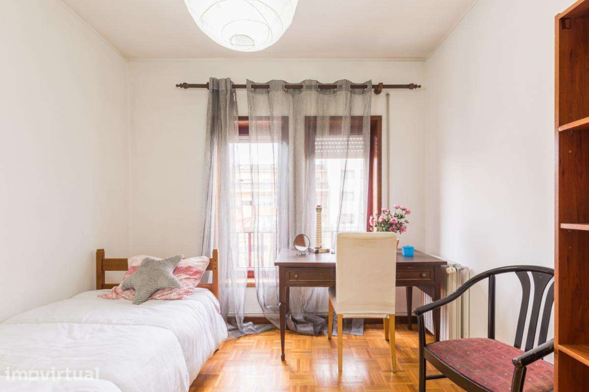 Quarto - localizado em Paranhos Porto - Grande imagem: 5/31