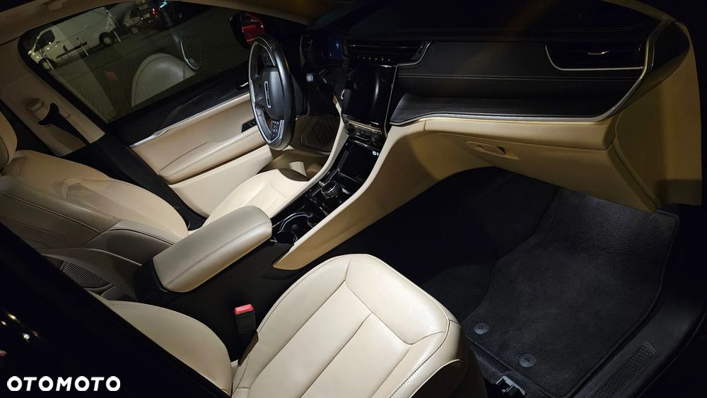 Jeep Grand Cherokee - 34