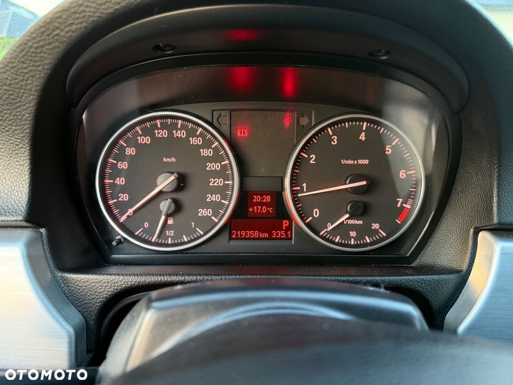 BMW Seria 3 320i Edition Exclusive - 14