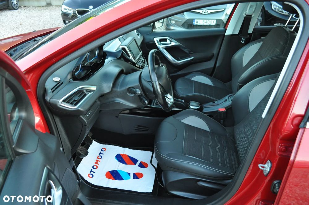 Peugeot 2008 1.2 Pure Tech Allure S&S - 13