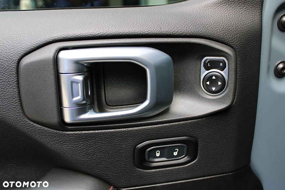 Jeep Wrangler - 38