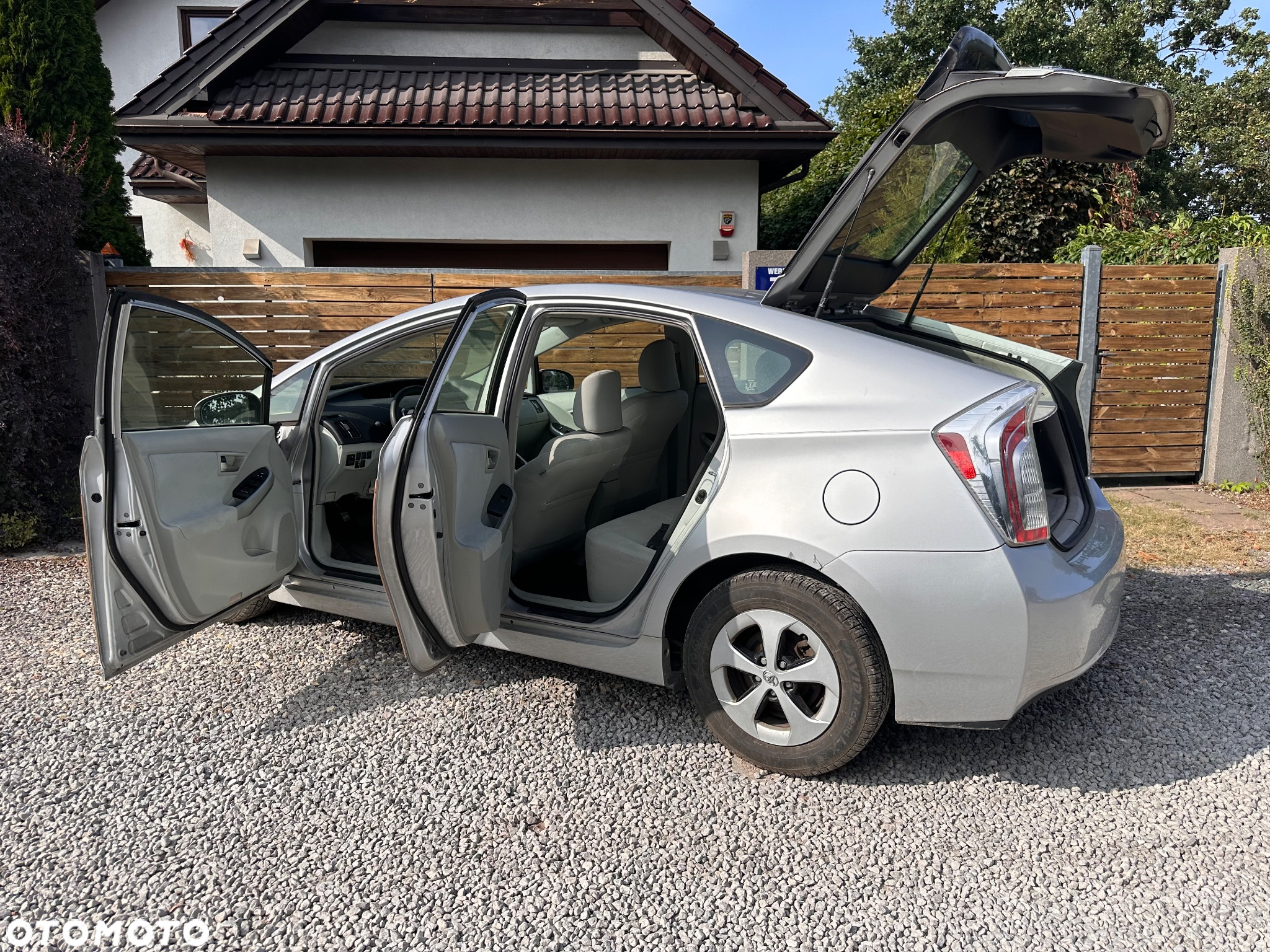 Toyota Prius (Hybrid) - 10