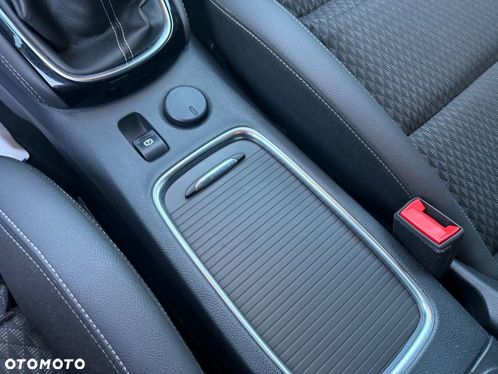 Opel Astra 1.4 Turbo Business - 33