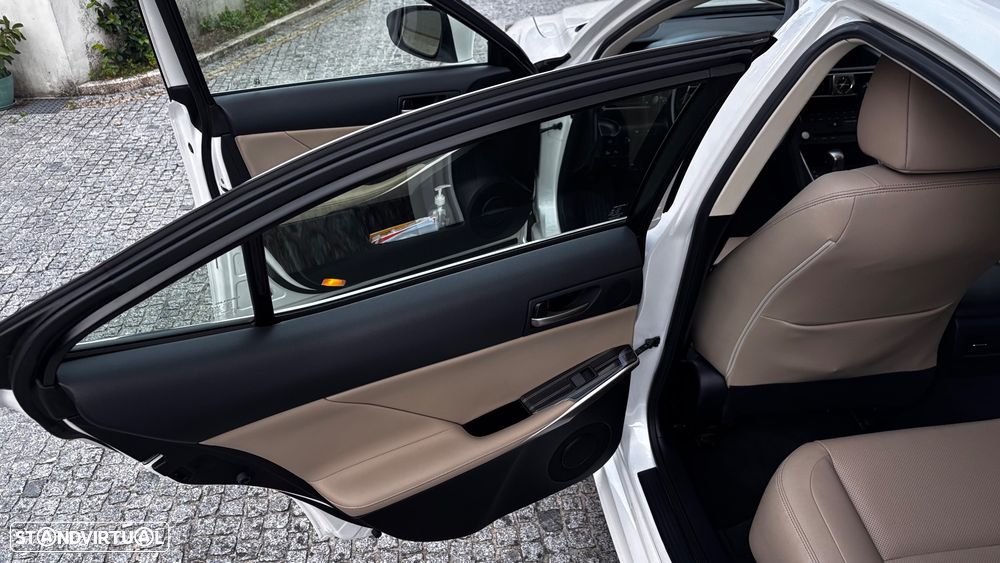 Lexus IS 300H Luxury - 19