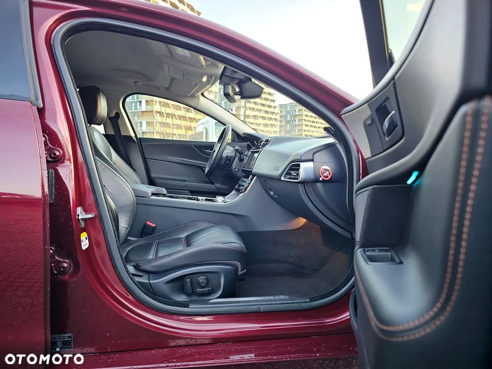 Jaguar XE 2.0 D Prestige - 7