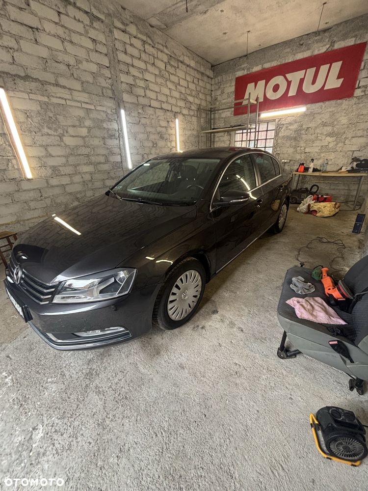 Volkswagen Passat - 4