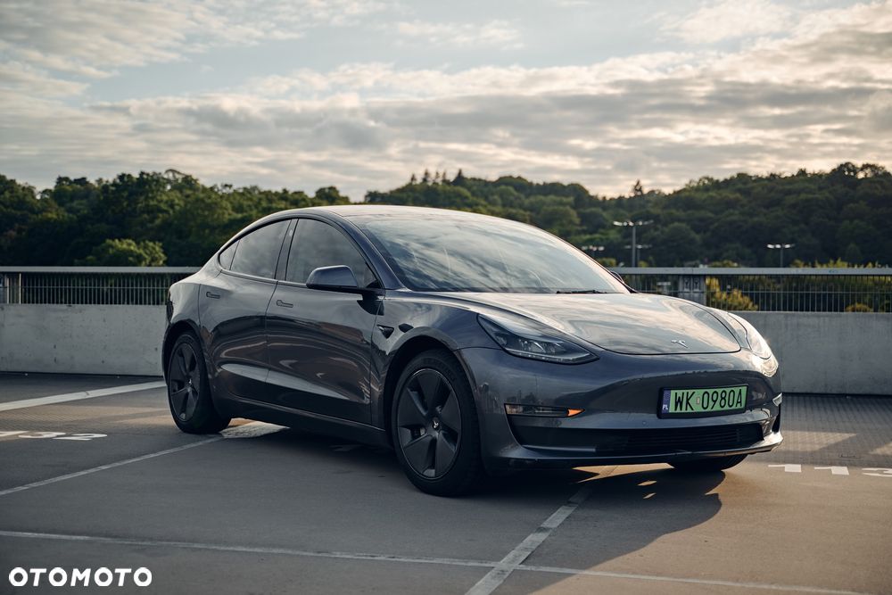 Tesla Model 3 - 3
