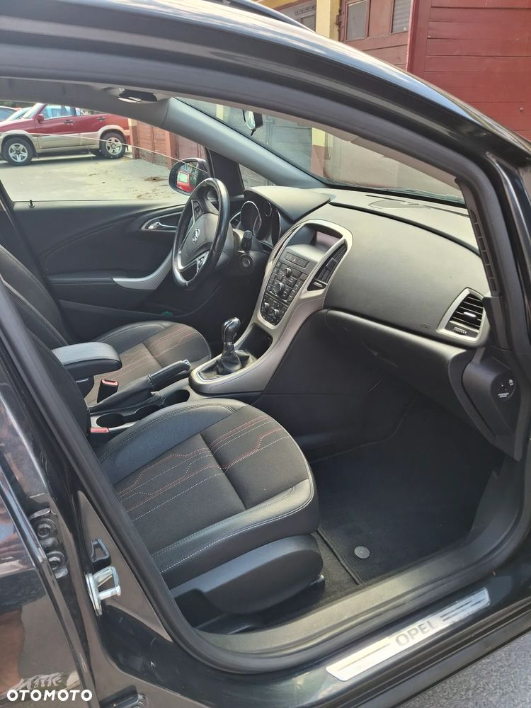 Opel Astra 1.4 Turbo 150 Jahre - 8