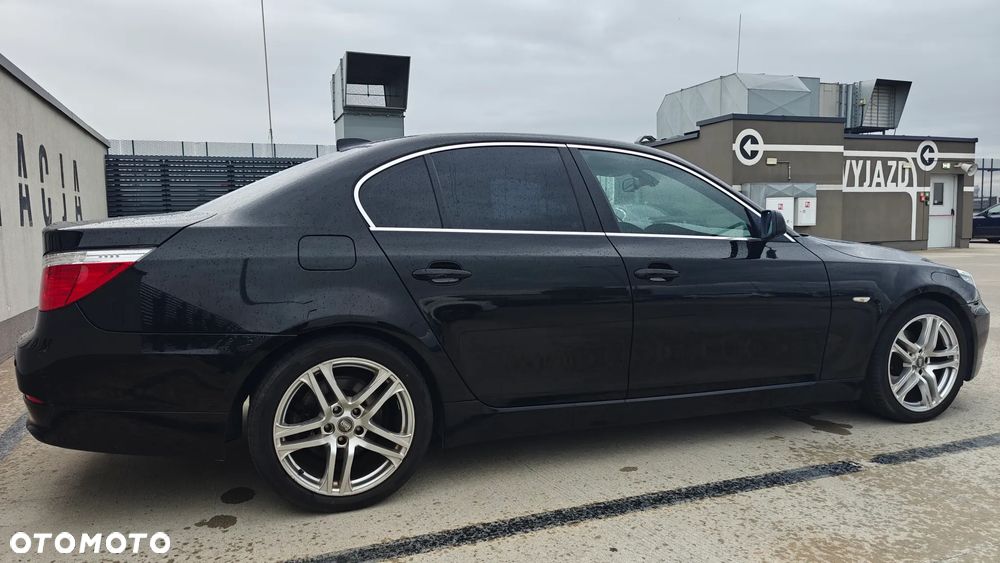 BMW Seria 5 520i - 11