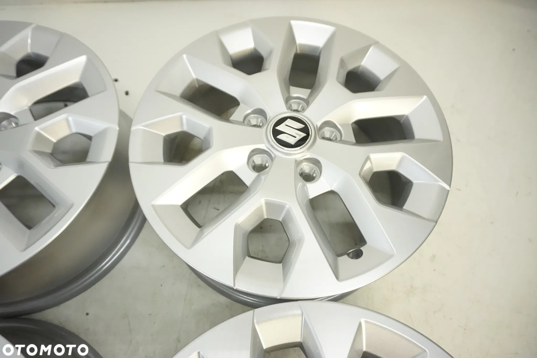 FELGI ALUMINIOWE 16 SUZUKI SX4 S CROSS C CROSS VITARA KIZASHI GRAND VITARA SWIFT ET50  5X114,3 - 4