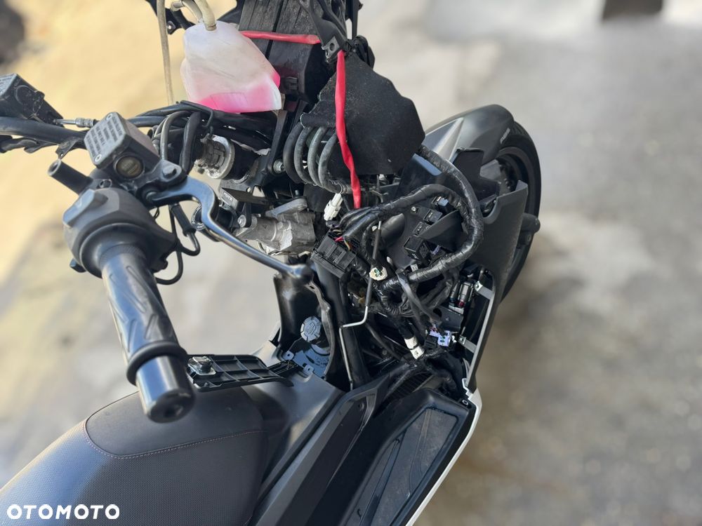 Yamaha X-max - 9
