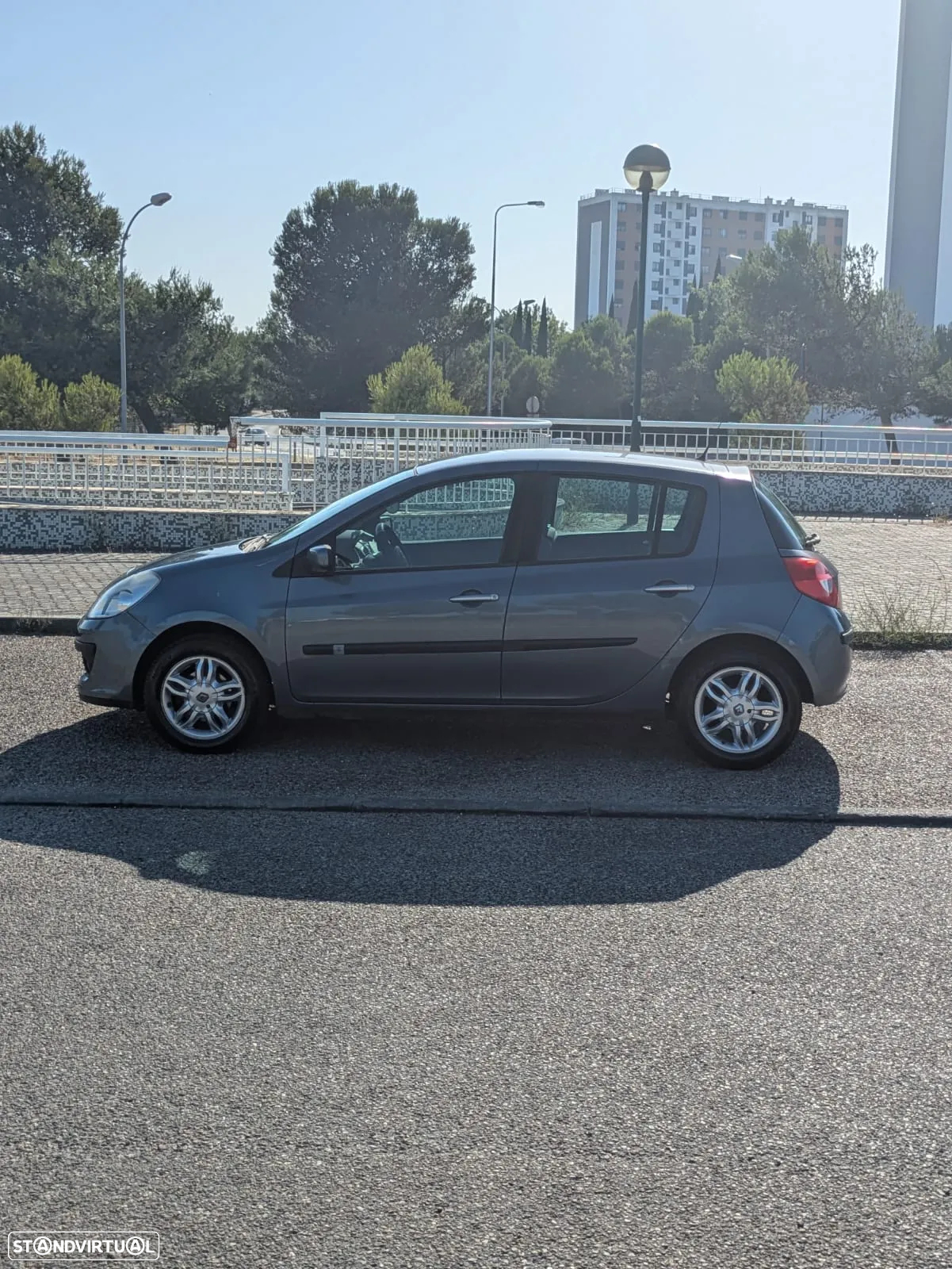 Renault Clio 1.2 16V Confort - 4