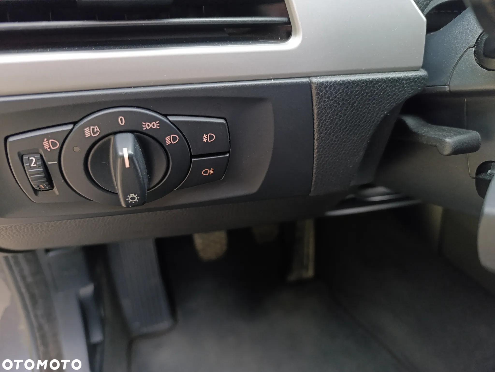BMW Seria 3 318i Touring - 14