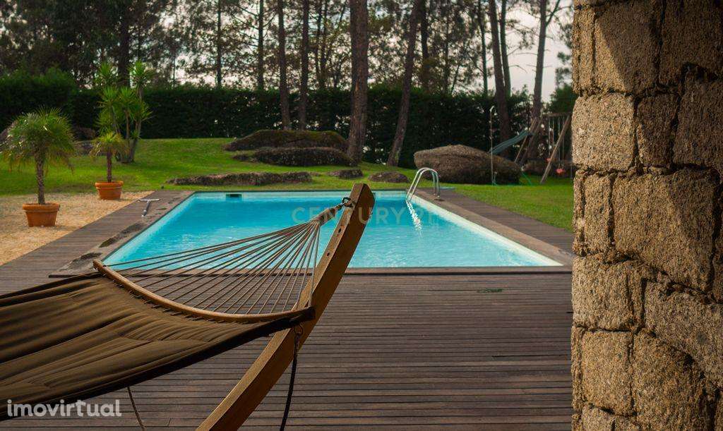 Propriedade em Pedra Térrea com Piscina, sala Jogos, campo futebol - Grande imagem: 3/49
