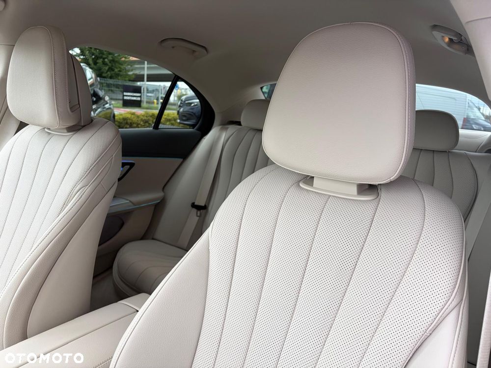 Mercedes-Benz Klasa E 220 d mHEV 4-Matic Exclusive 9G-Tronic - 18