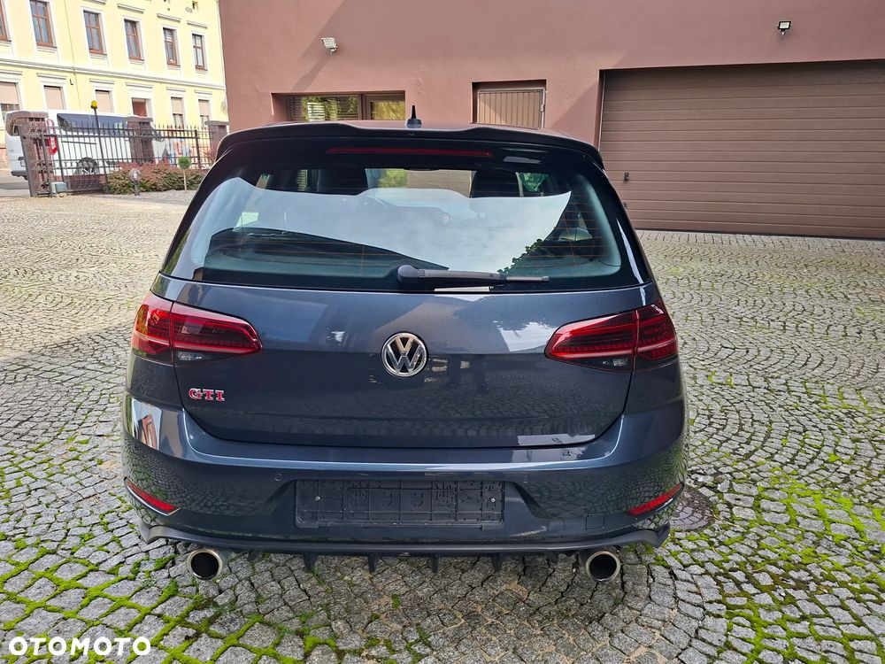 Volkswagen Golf - 5