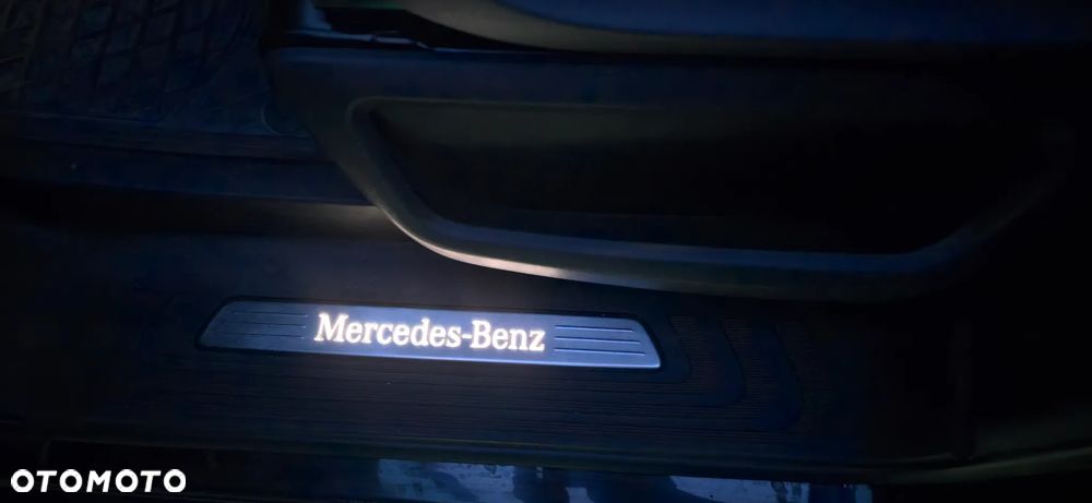 Mercedes-Benz Klasa V - 23