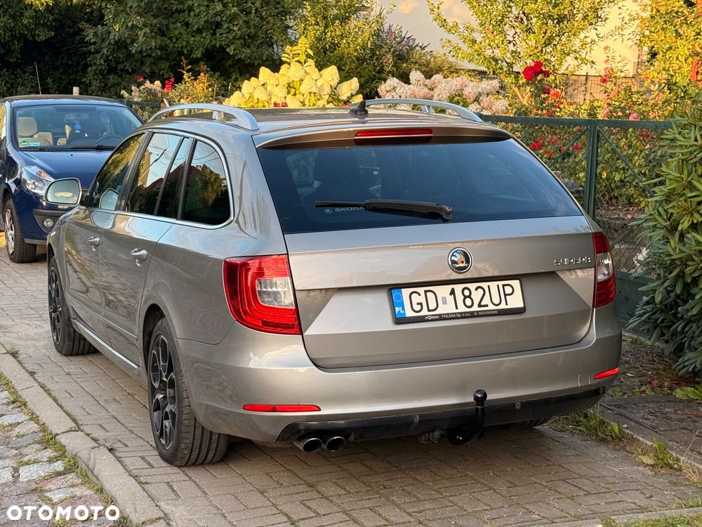 Skoda Superb 2.0 TDI L&K DSG - 17
