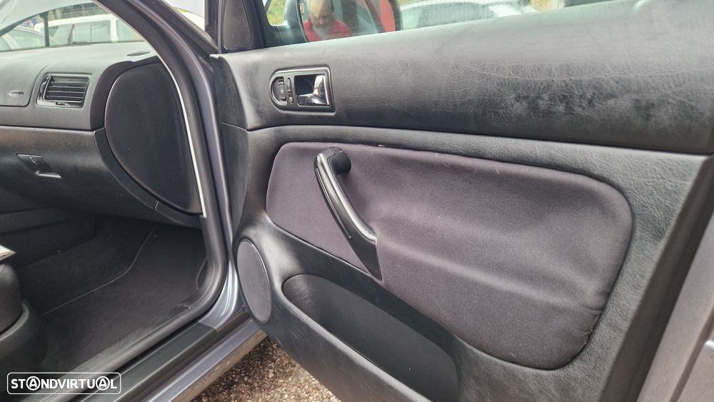 VW Jetta 1.9 TDi Confortine DSG - 21