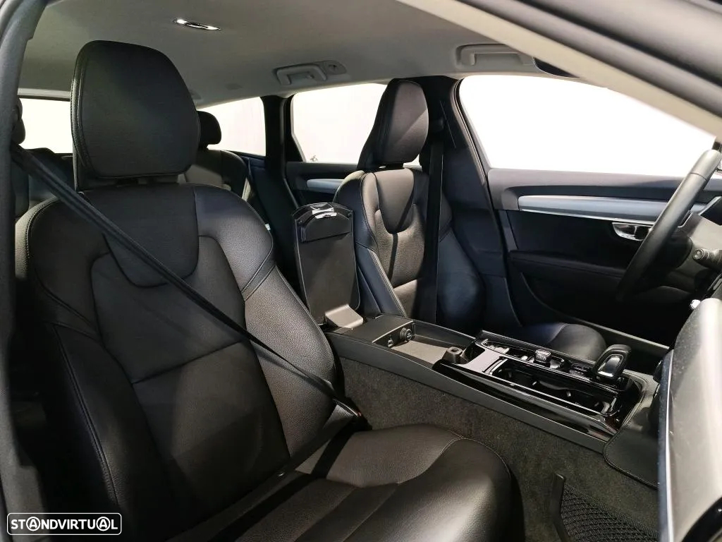 Volvo V90 2.0 T8 Momentum AWD Geartronic - 3