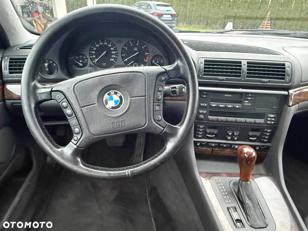 BMW Seria 7 740i - 7
