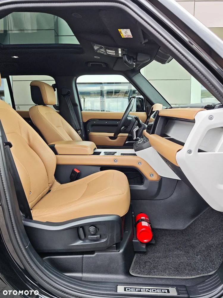 Land Rover Defender - 23