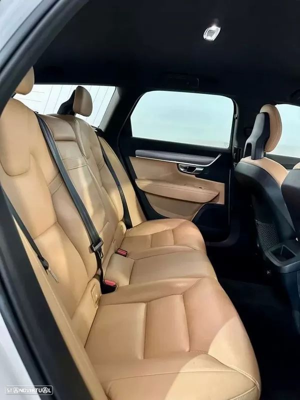 Volvo V90 2.0 D4 Momentum Geartronic - 17
