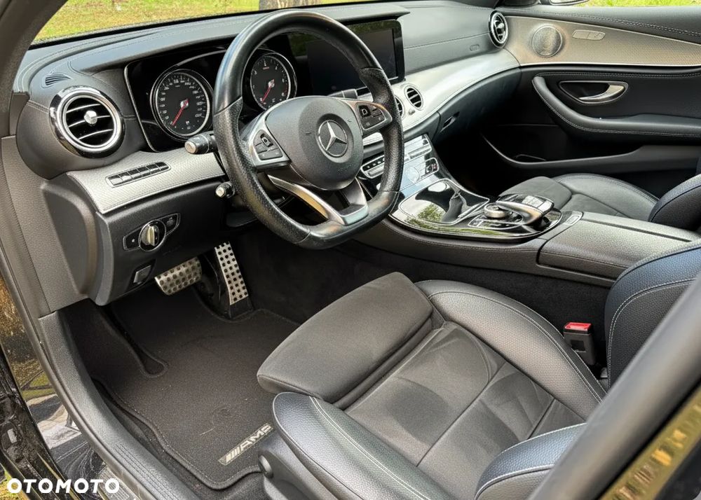 Mercedes-Benz Klasa E 220 d 4-Matic 9G-TRONIC - 22