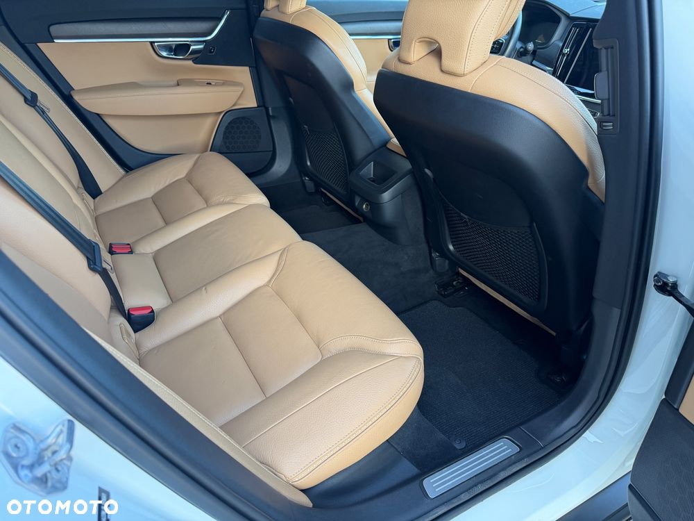 Volvo V90 Cross Country - 15