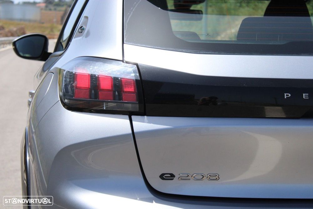 Peugeot e-208 50 kWh Allure - 18