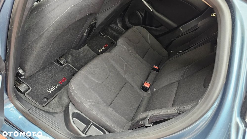 Volvo V40 T3 Momentum - 25