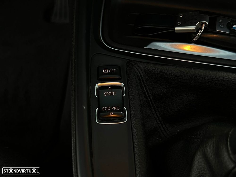 BMW 318 d Line Sport - 25