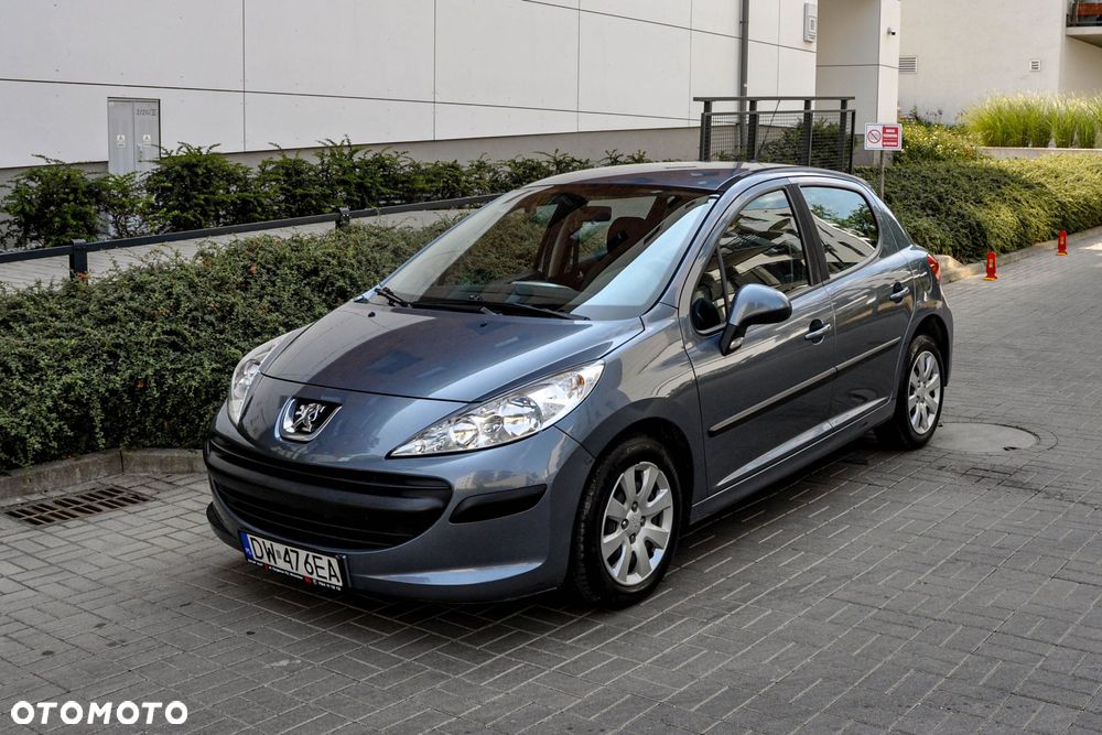 Peugeot 207 - 1