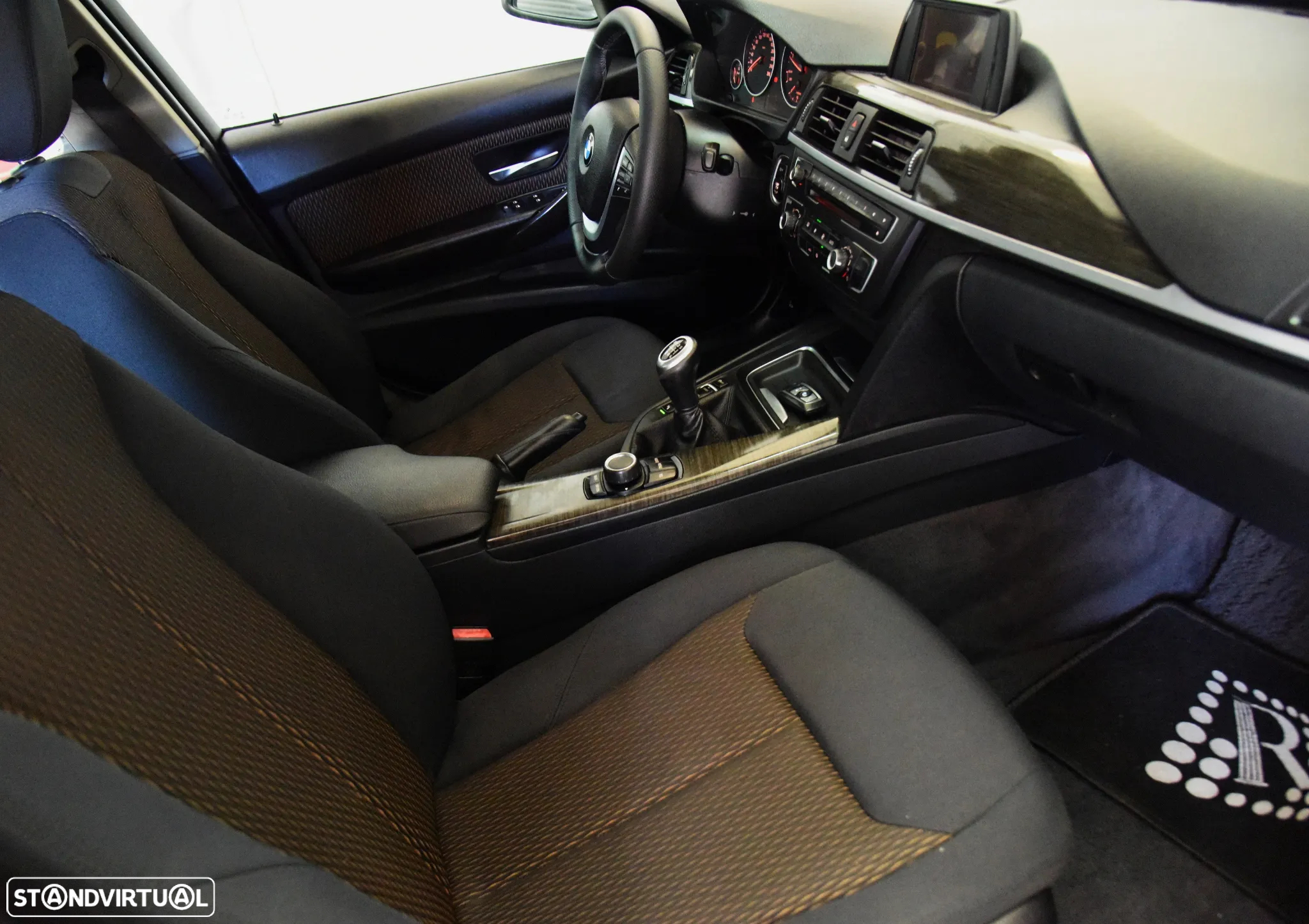 BMW 318 d Line Luxury - 22