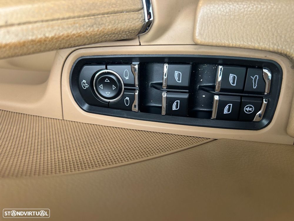 Porsche Cayenne S - 22