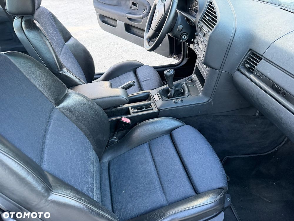 BMW Seria 3 328i - 12