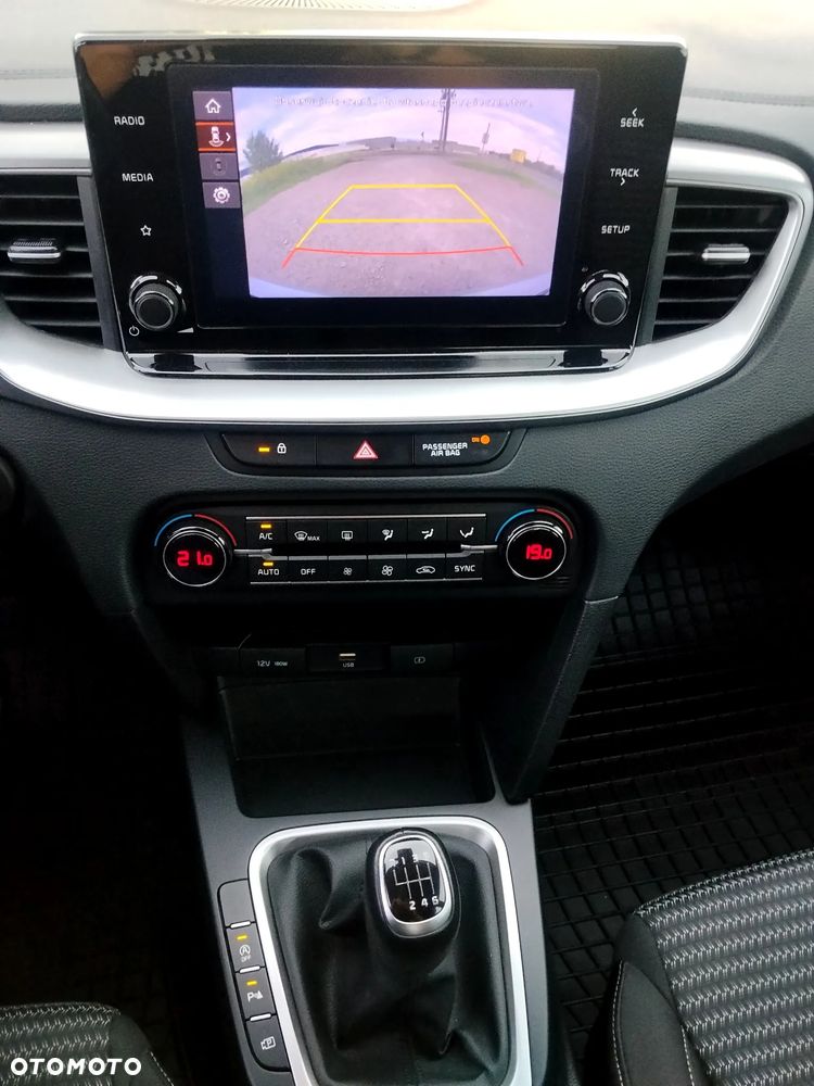 Kia Ceed 1.5 T-GDI M - 11