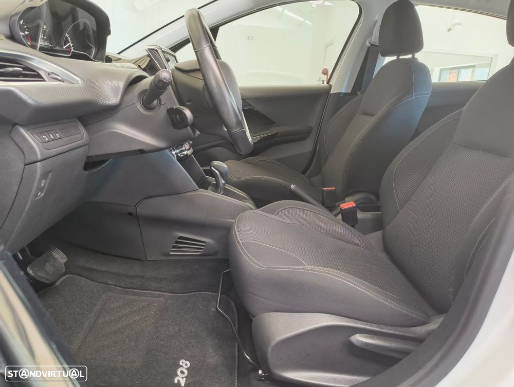 Peugeot 208 1.2 PureTech Allure EAT6 - 10