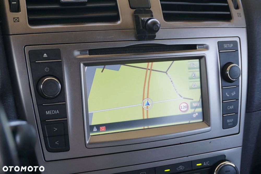 Toyota Avensis 1.8 Style - 26