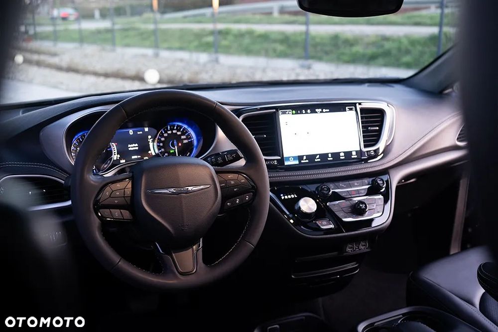 Chrysler Pacifica - 15